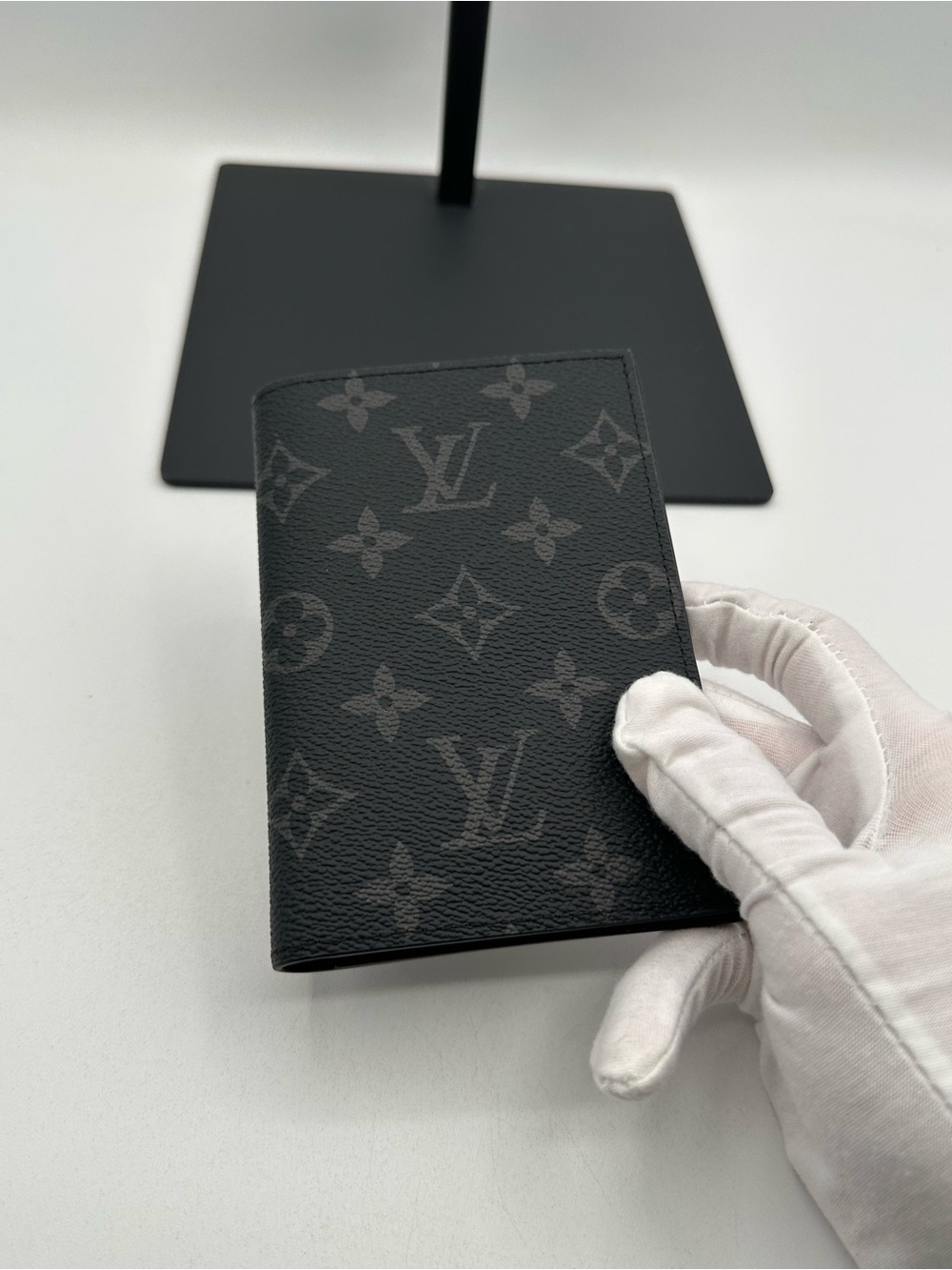 Louis Vuitton Pocket Organizer passport Wallet - Picture 3 of 15